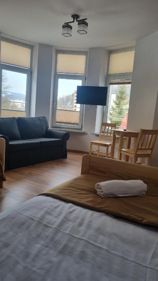 Huzar Hotel *